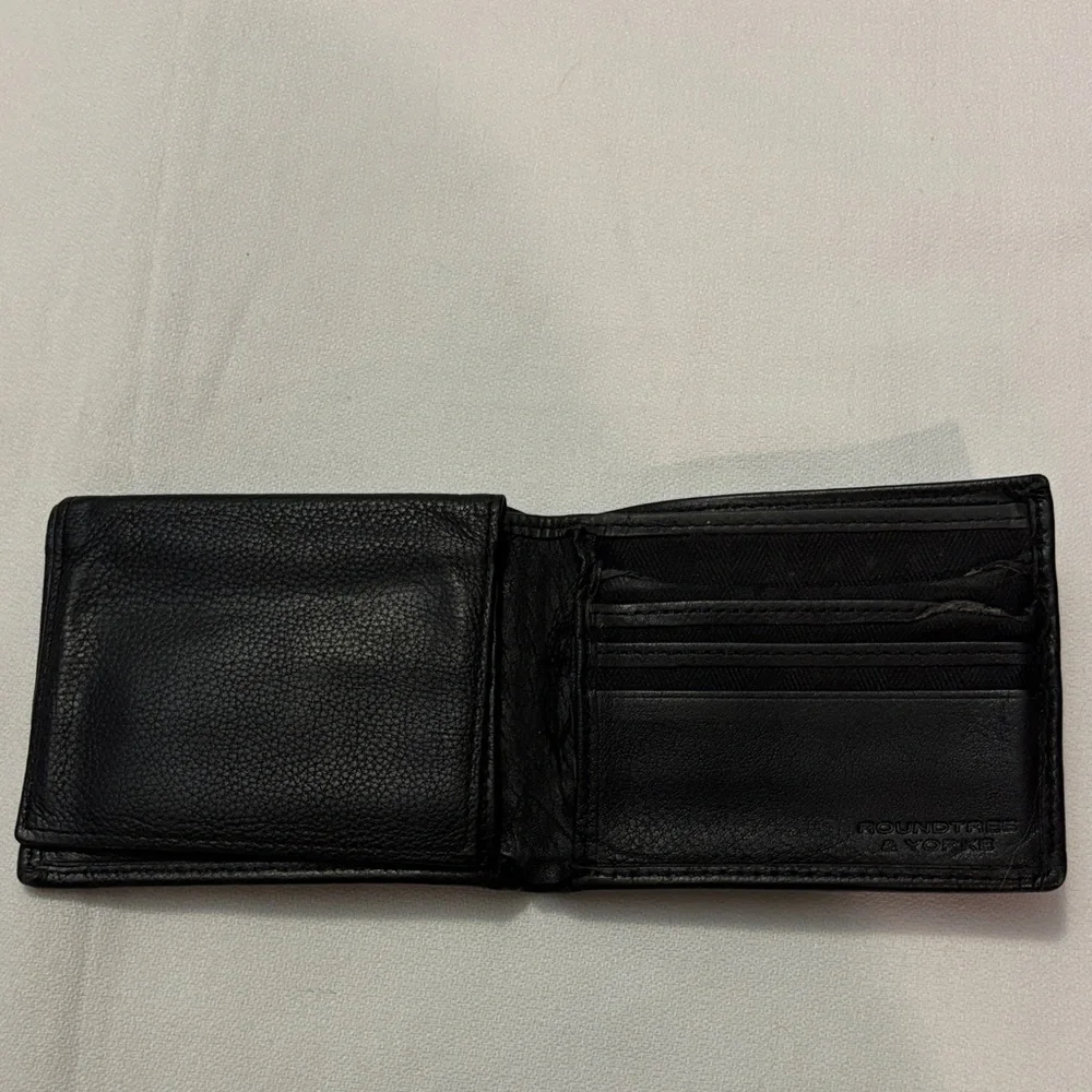 Roundtree & Yorke Classic Black Leather Card Holder